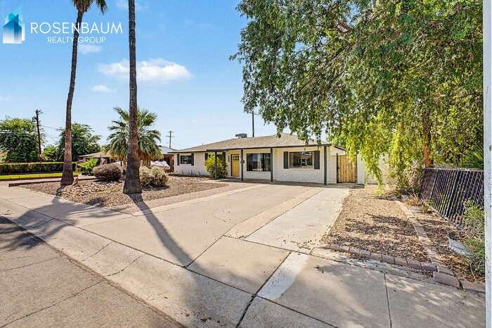 7321 E Coronado Rd - Photo 3 of 39
