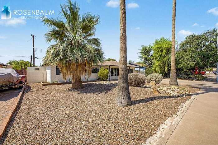 7321 E Coronado Rd - Photo 4 of 39