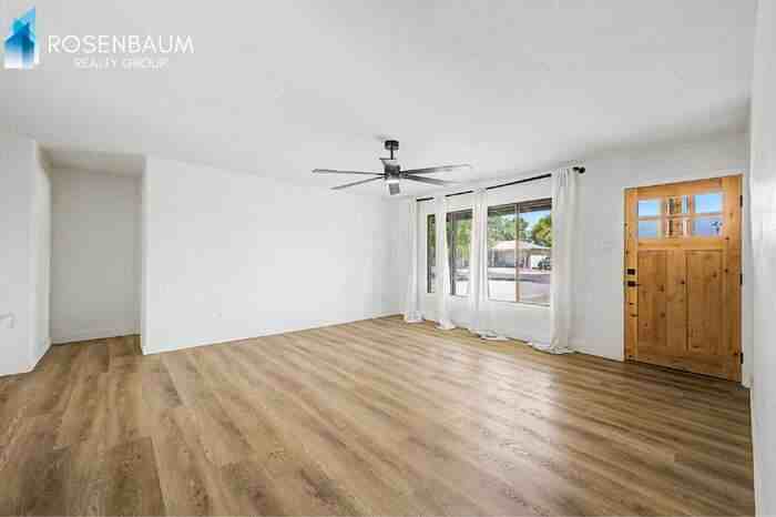 7321 E Coronado Rd - Photo 7 of 39