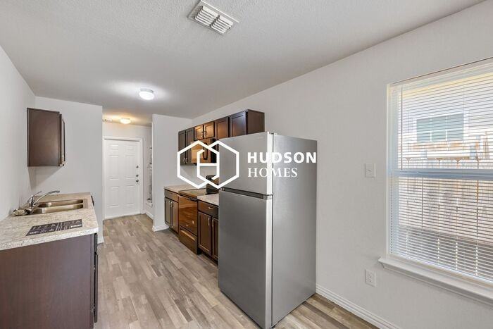 3729 Colonial Ave - Photo 5 of 14