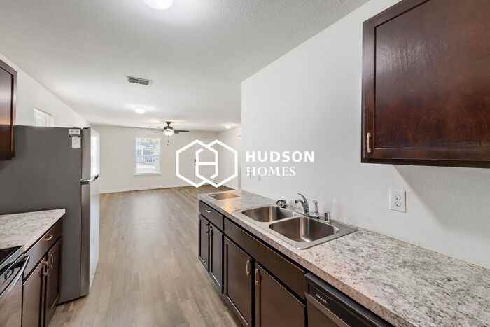 3729 Colonial Ave - Photo 6 of 14