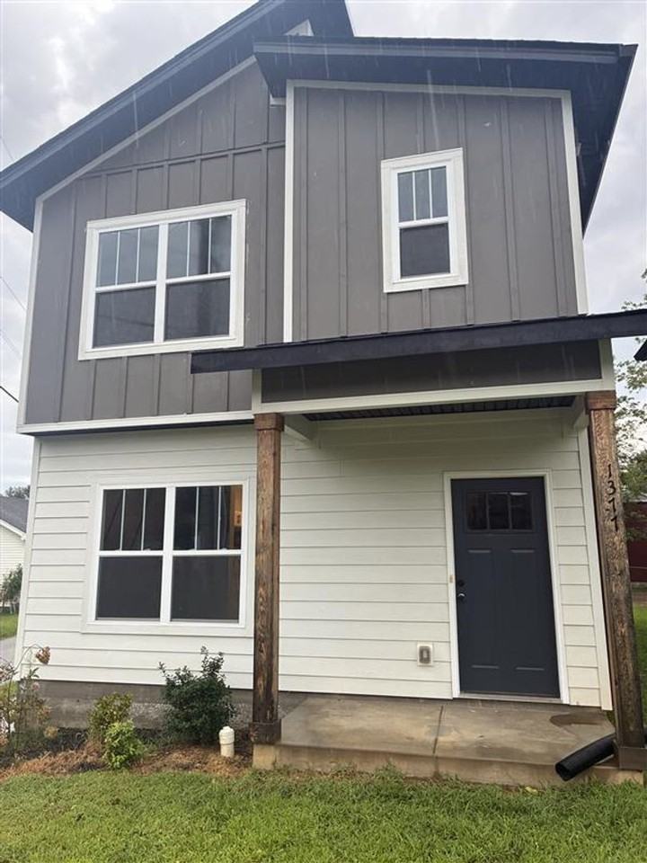 1377 Crossland Ave