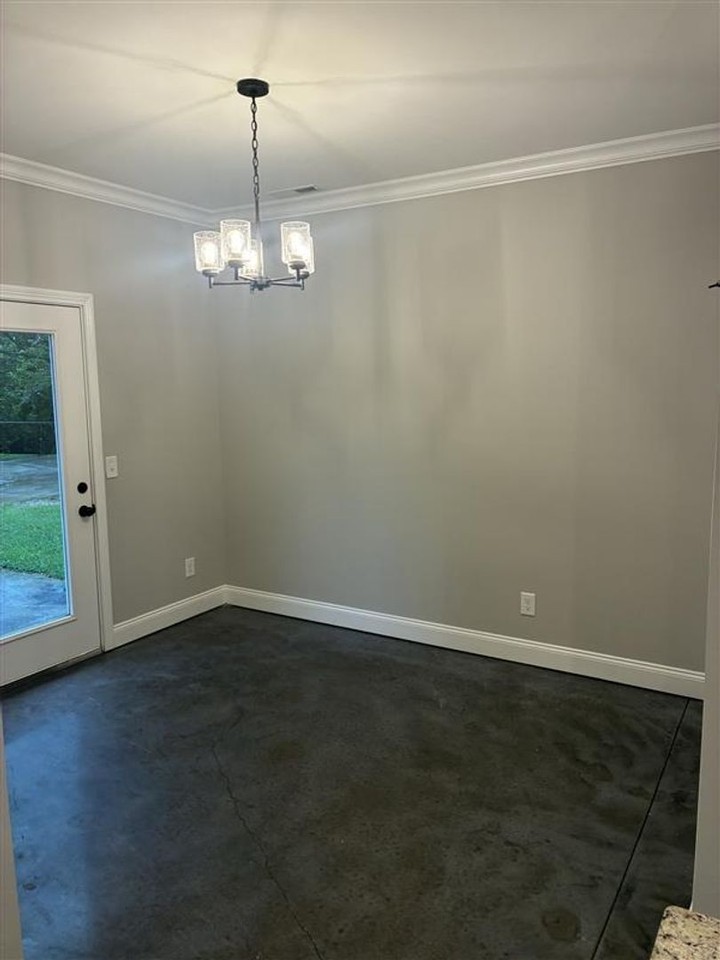 1377 Crossland Ave - Photo 5 of 22