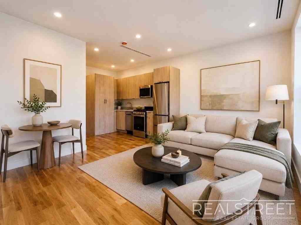 14 Spencer Pl #2