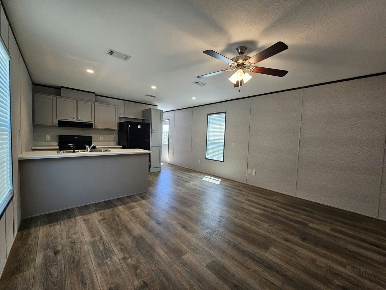 511 Suwanee Dr #2024 - Photo 2 of 11