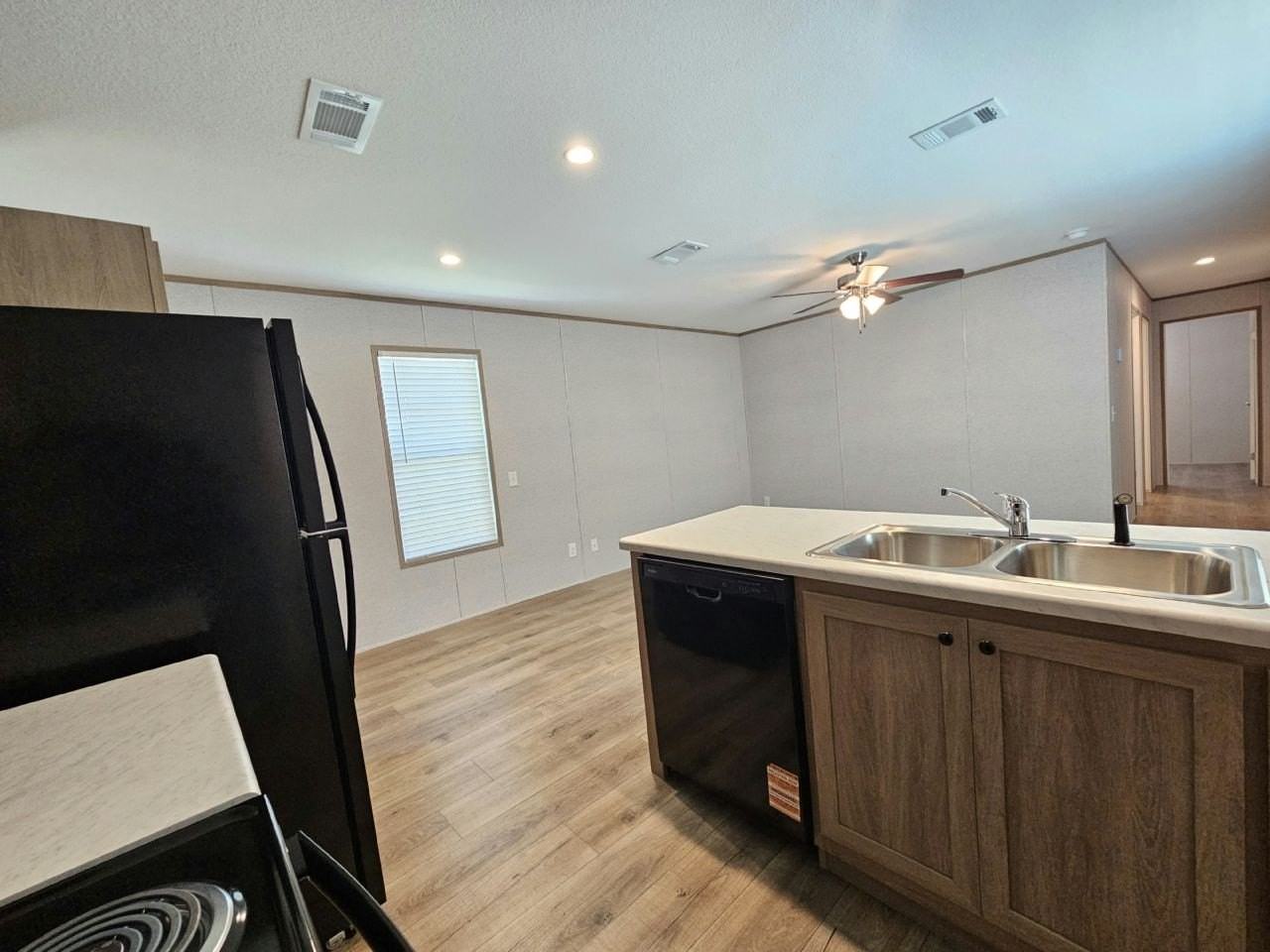 514 Suwanee Dr #2049 - Photo 4 of 10