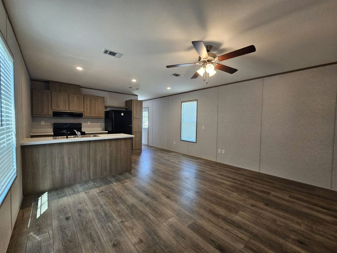 601 Suwanee Dr #2154 - Photo 2 of 12