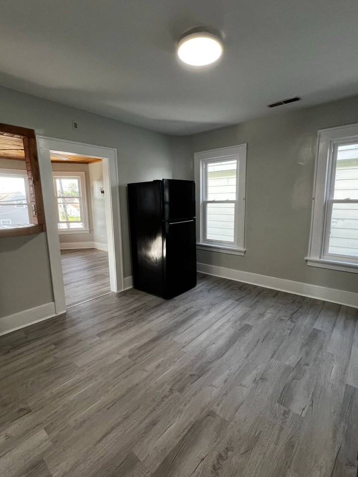 506 Michigan Ave - Photo 4 of 9