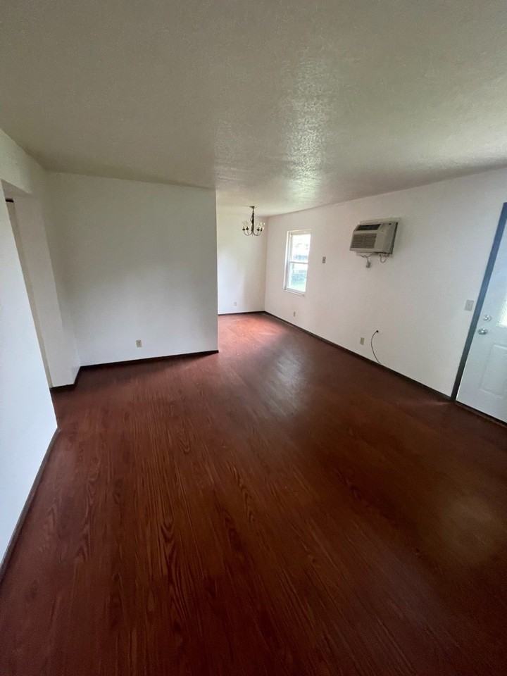 529 9th St - Photo 5 of 6