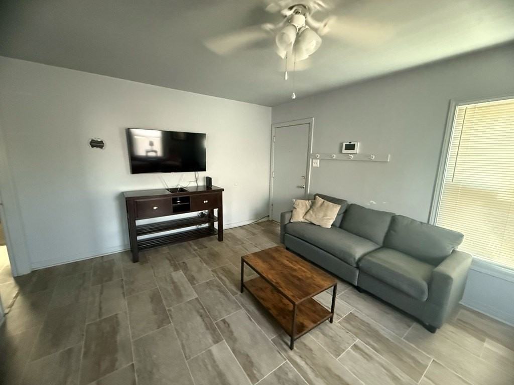 2744 Center Ave - Photo 4 of 8