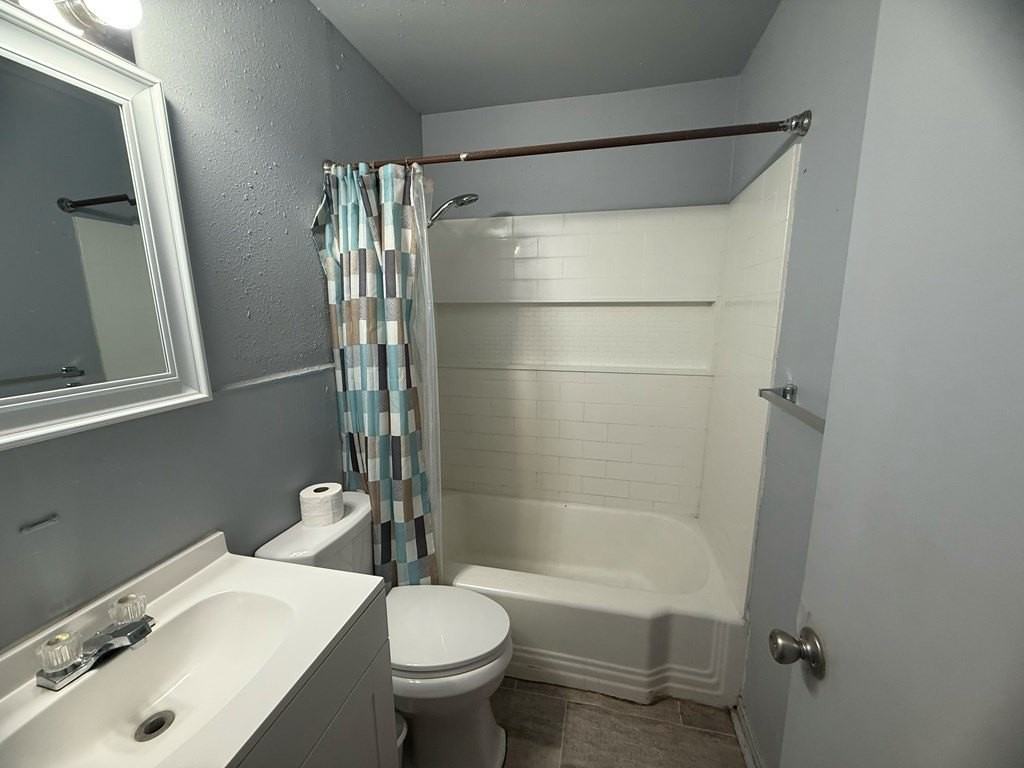 2744 Center Ave - Photo 5 of 8