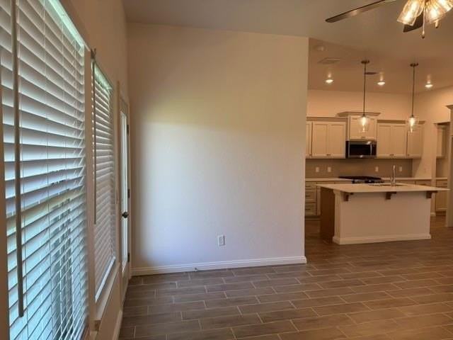 8600 Martin Ln - Photo 6 of 36