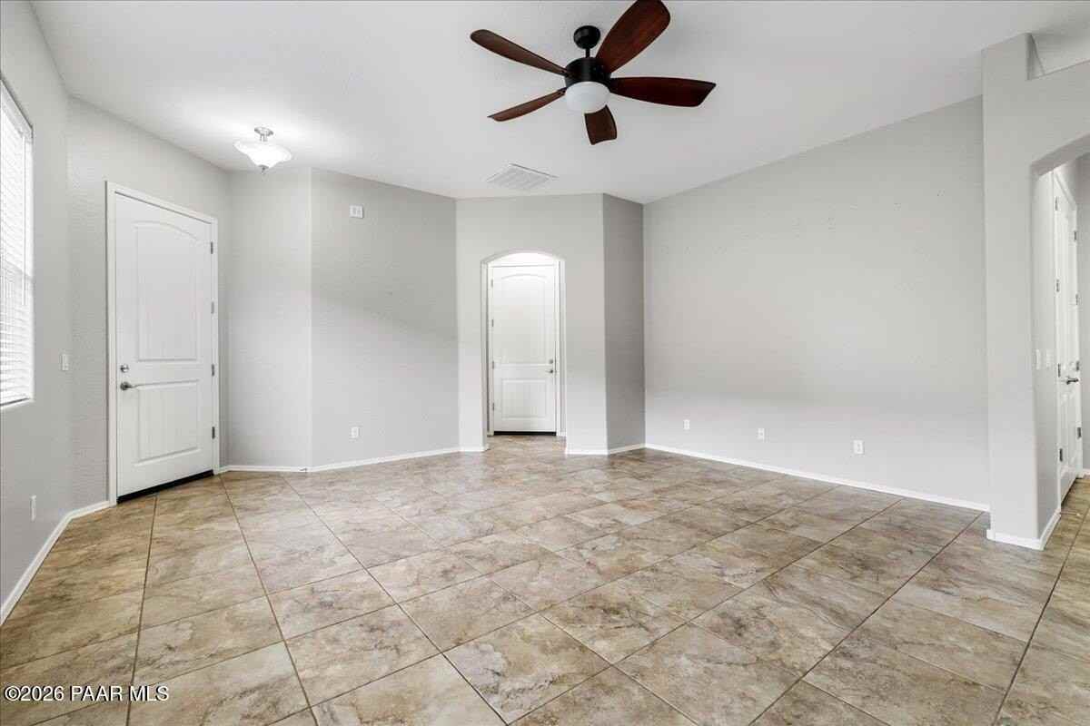 4628 N Salem Pl - Photo 3 of 23