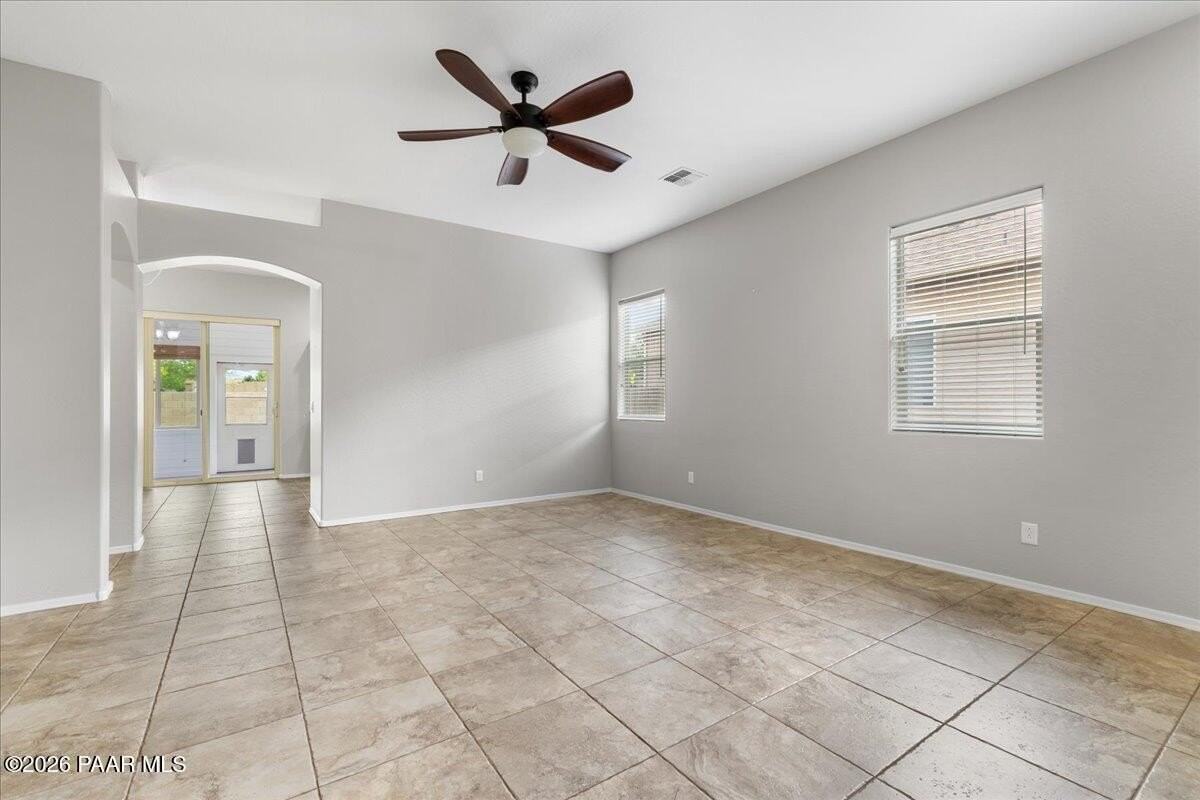 4628 N Salem Pl - Photo 4 of 23