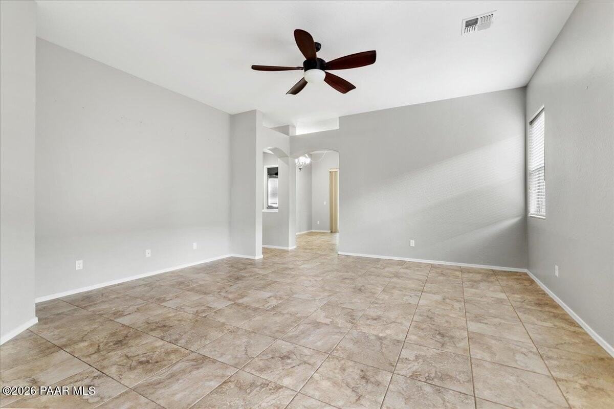 4628 N Salem Pl - Photo 5 of 23