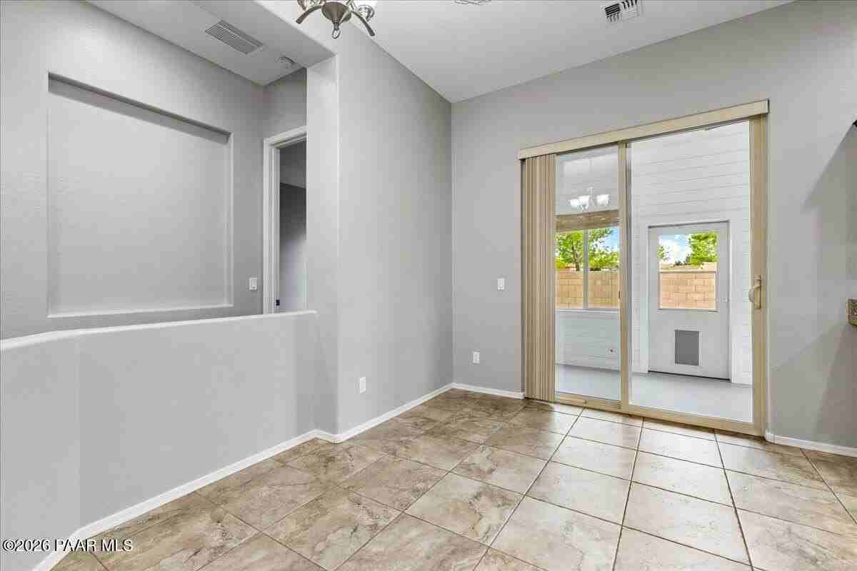 4628 N Salem Pl - Photo 6 of 23