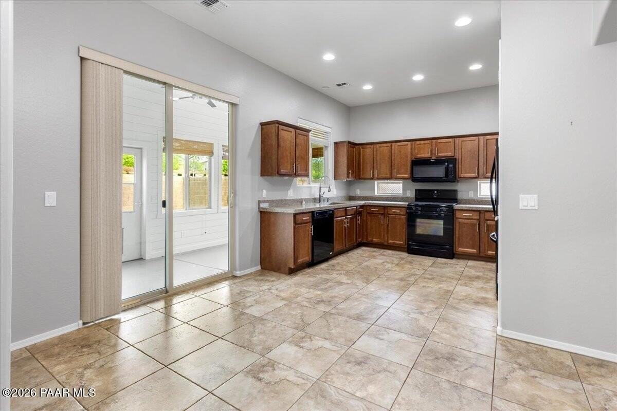 4628 N Salem Pl - Photo 7 of 23