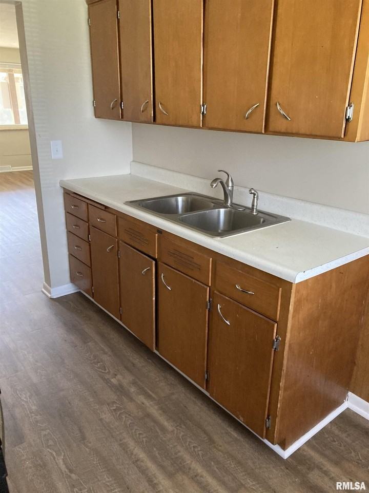 212 E Oak Cliff Ct #1 - Photo 3 of 17