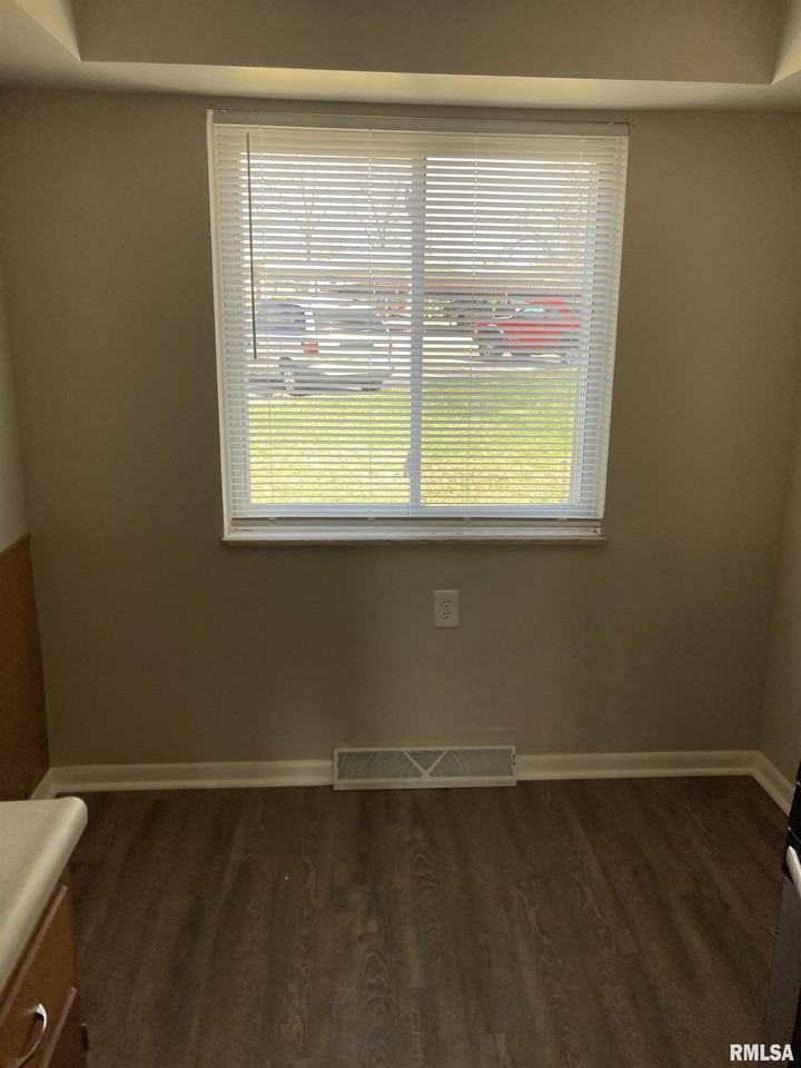 212 E Oak Cliff Ct #1 - Photo 4 of 17