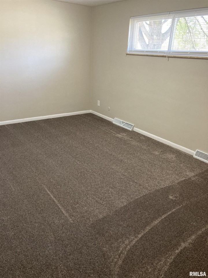 212 E Oak Cliff Ct #1 - Photo 5 of 17