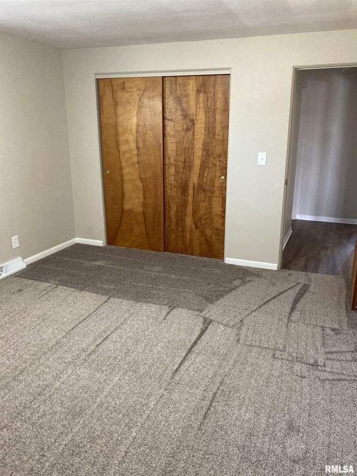 212 E Oak Cliff Ct #1 - Photo 6 of 17