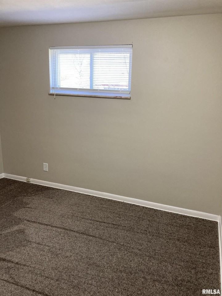 212 E Oak Cliff Ct #1 - Photo 7 of 17