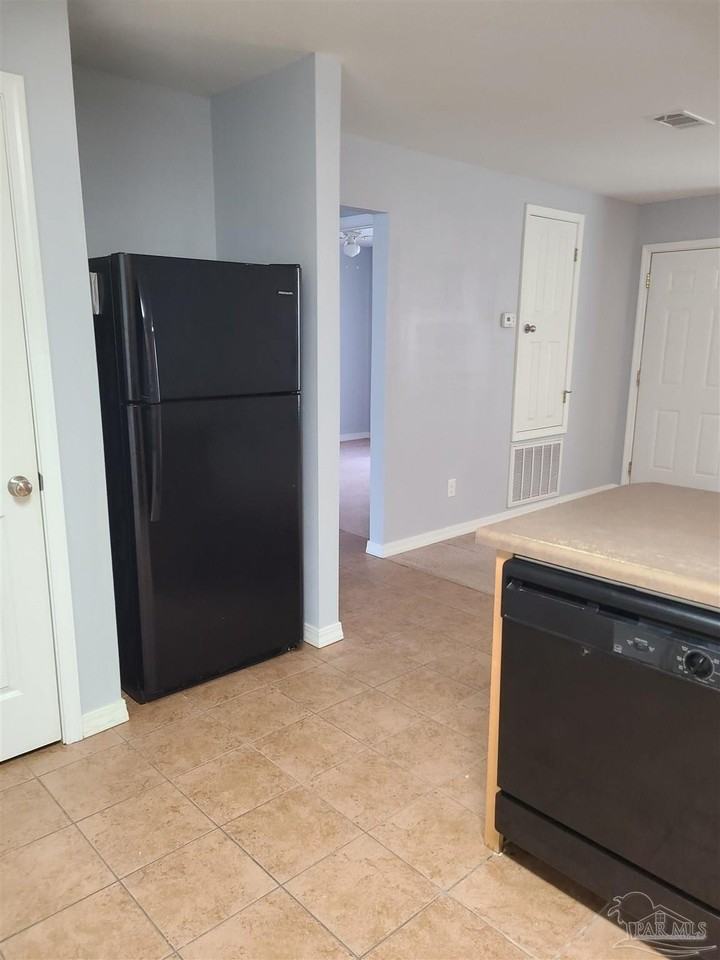 1421 N 61st Ave #501 - Photo 4 of 7