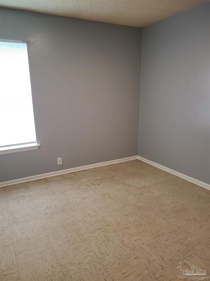 907 N N St - Photo 6 of 9