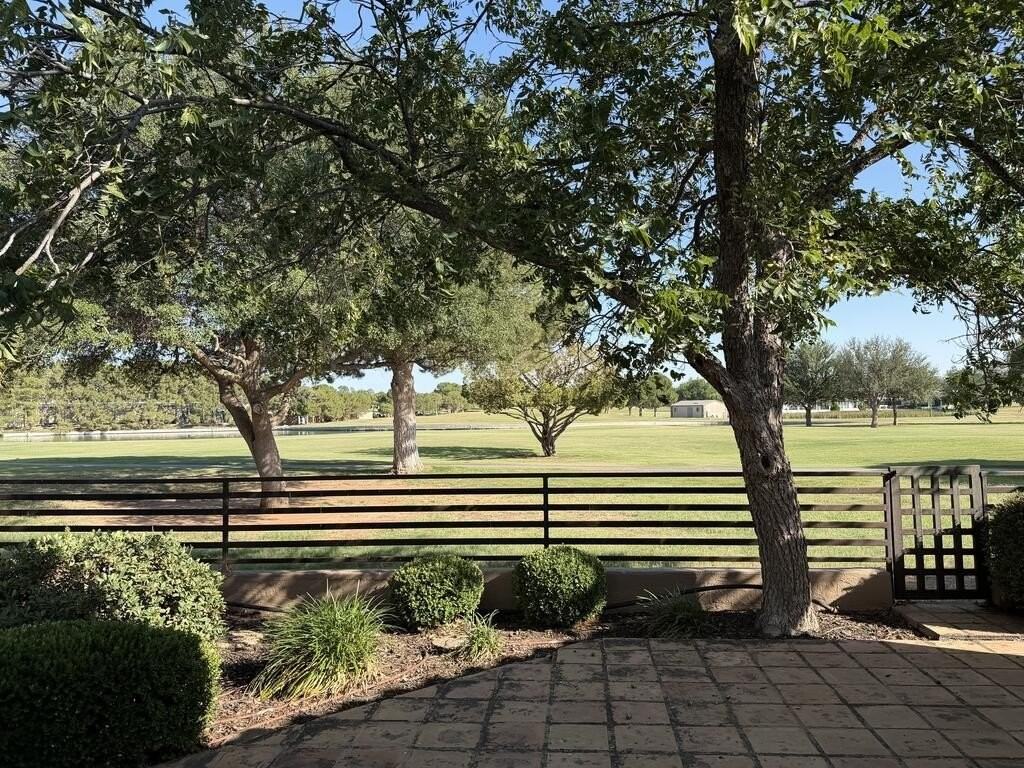 5009 Green Tree Blvd - Photo 2 of 15