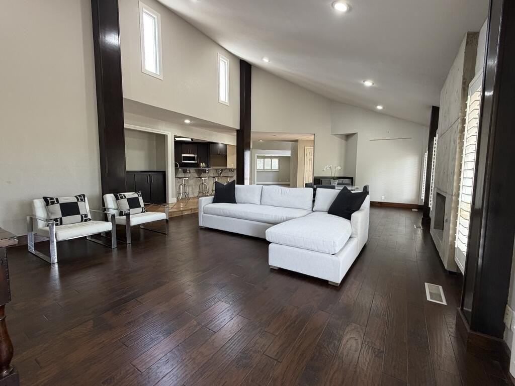 5009 Green Tree Blvd - Photo 5 of 15