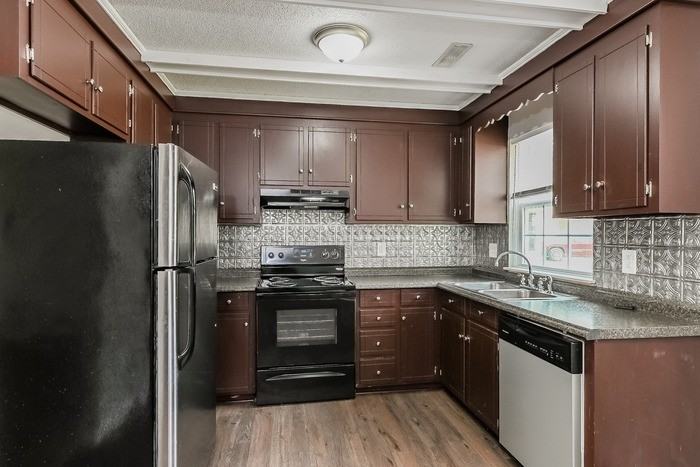 405 Crestwood Dr - Photo 5 of 10