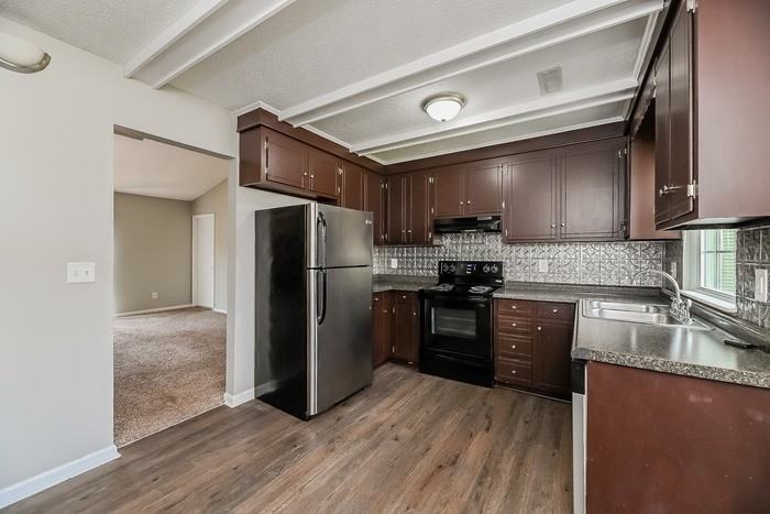 405 Crestwood Dr - Photo 6 of 10