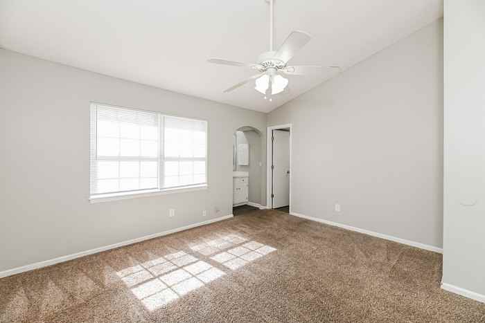 405 Crestwood Dr - Photo 7 of 10