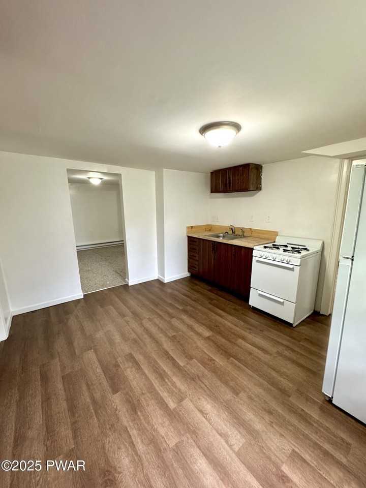 742 Delaware St - Photo 7 of 8