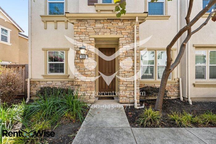 1548 Glenn St - Photo 2 of 50