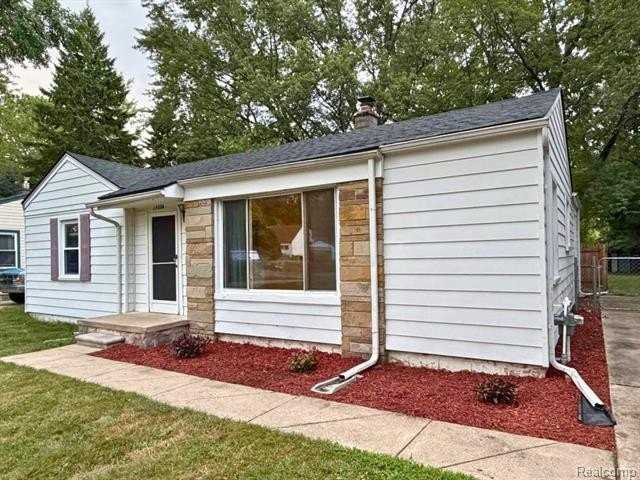 15024 Lyons St - Photo 2 of 19