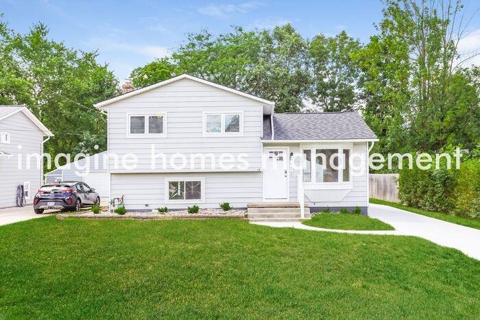 915 Lloyd Ave