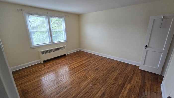 6148 Parkway Dr #B - Photo 4 of 7