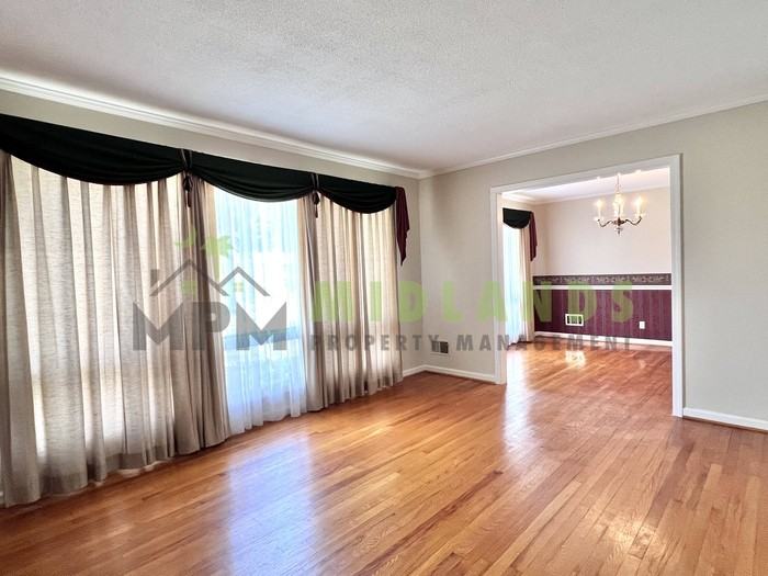 2905 Prestwick Cir - Photo 4 of 39