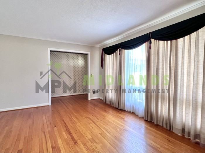 2905 Prestwick Cir - Photo 6 of 39