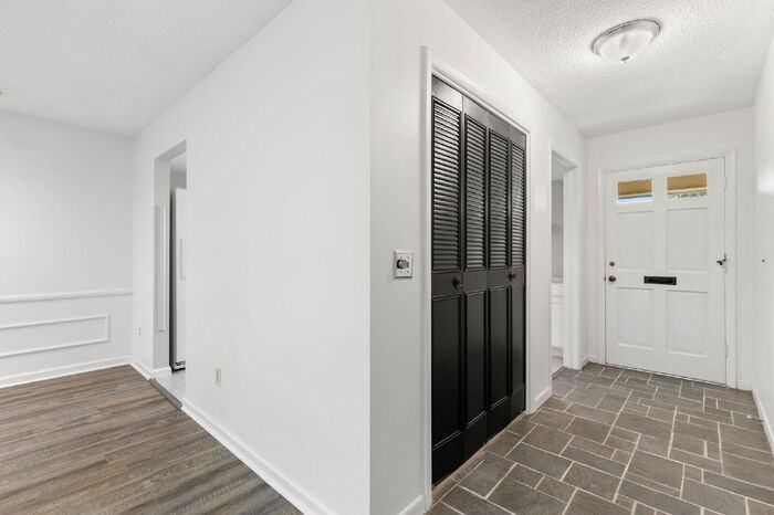 1657 S Lake Ave #1657 - Photo 3 of 32