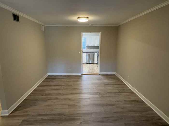 126 Jefferson Pl - Photo 4 of 16