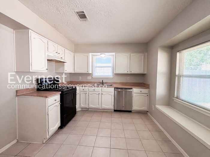 11215 Loyola Dr - Photo 6 of 27