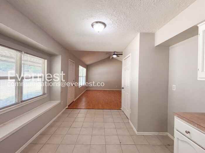 11215 Loyola Dr - Photo 7 of 27