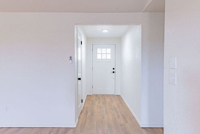 600 Se 38th St - Photo 4 of 28