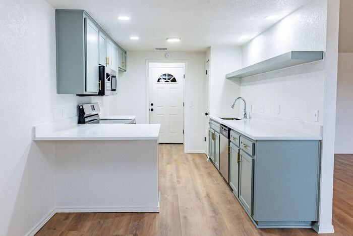 600 Se 38th St - Photo 5 of 28