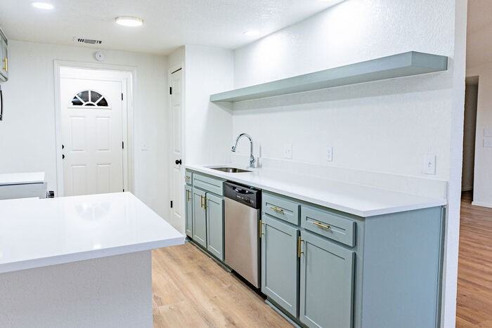 600 Se 38th St - Photo 6 of 28