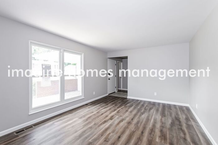 2380 Wesford Dr - Photo 4 of 26