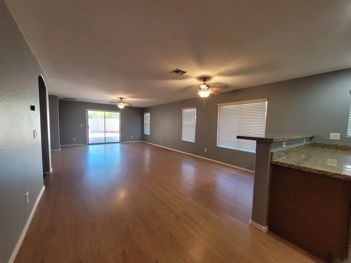 15450 W Mercer Ln - Photo 4 of 11