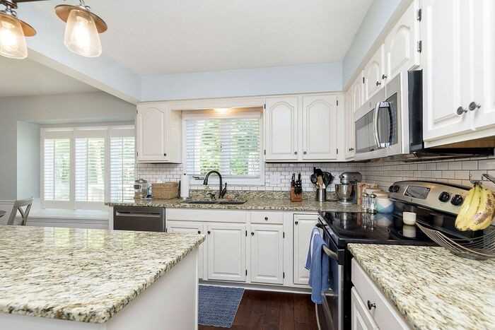 1968 Summersweet Ln - Photo 6 of 30